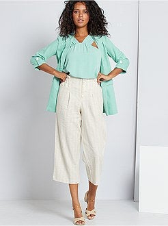 Blusa com decote de fantasia - Kiabi