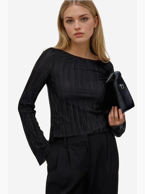 Blusa com decote em bico e alças atadas nas costas hiccup - Kiabi Blusa com decote em bico e alças atadas nas costas hiccup - Kiabi