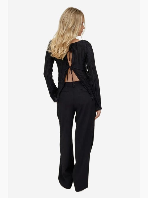 Blusa com decote em bico e alças atadas nas costas hiccup - Kiabi Blusa com decote em bico e alças atadas nas costas hiccup - Kiabi