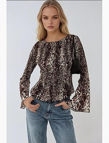 Blusa com decote em bico e estampado animal print com detalhe franzido hiccup