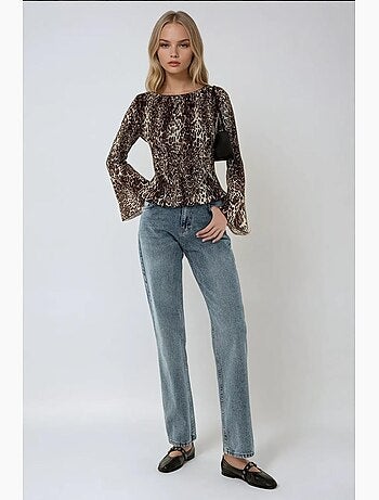 Blusa com decote em bico e estampado animal print com detalhe franzido hiccup