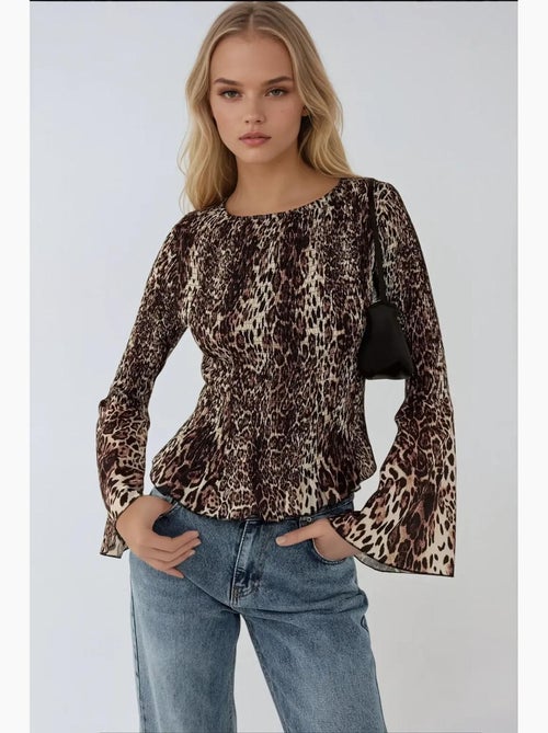 Blusa com decote em bico e estampado animal print com detalhe franzido hiccup - Kiabi Blusa com decote em bico e estampado animal print com detalhe franzido hiccup - Kiabi