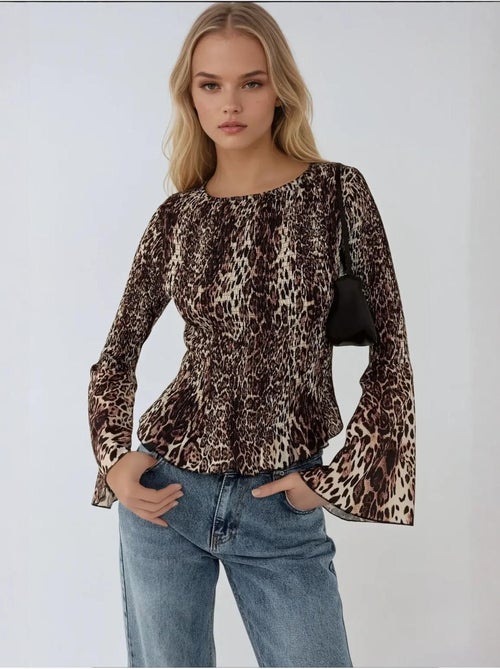 Blusa com decote em bico e estampado animal print com detalhe franzido - Kiabi Blusa com decote em bico e estampado animal print com detalhe franzido - Kiabi