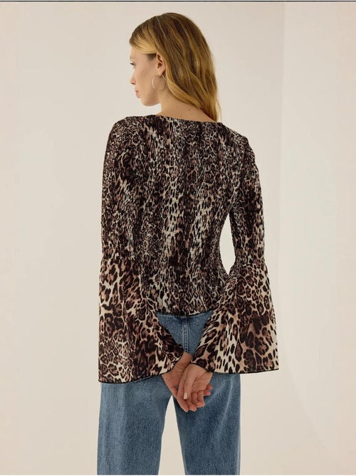 Blusa com decote em bico e estampado animal print com detalhe franzido - Kiabi Blusa com decote em bico e estampado animal print com detalhe franzido - Kiabi