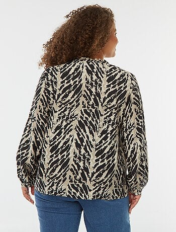 Blusa com decote em bico e mangas compridas com motivo