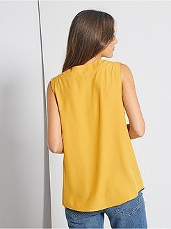 Blusa com decote em V - Kiabi