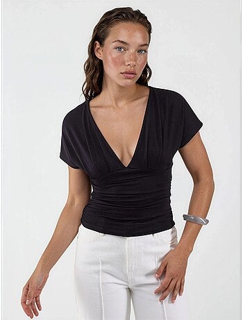 Blusa com decote em v e detalhe de laço busem