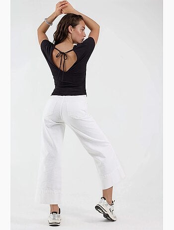 Blusa com decote em v e detalhe de laço busem