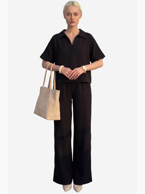 Blusa com decote em v e manga curta e calças de perna larga conjunto de duas peças my fashion - Kiabi Blusa com decote em v e manga curta e calças de perna larga conjunto de duas peças my fashion - Kiabi