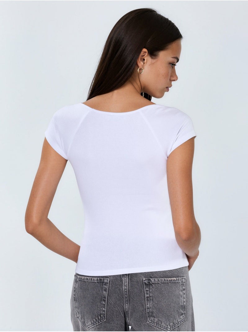 Blusa com decote em v e mangas curtas com drapeado busem Branco - Kiabi