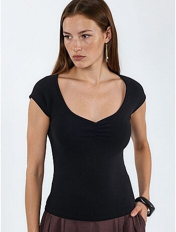 Blusa com decote em v e mangas curtas com drapeado busem