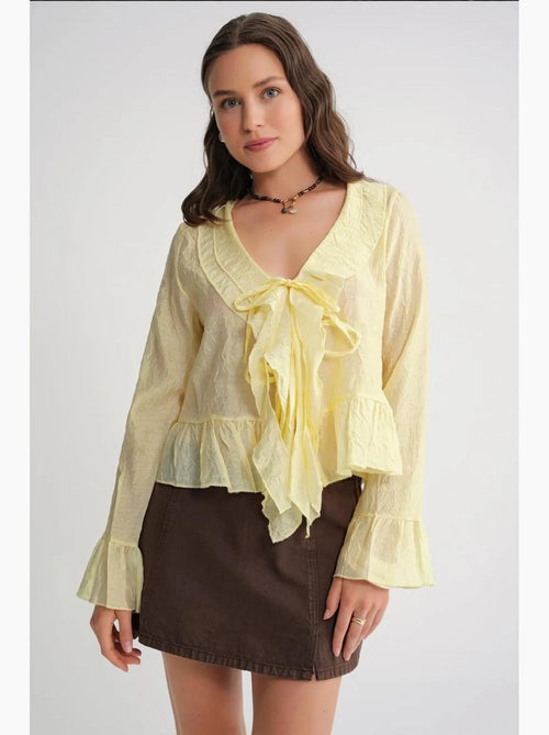 Blusa com decote em v, folhos e laço mixray - Kiabi Blusa com decote em v, folhos e laço mixray - Kiabi