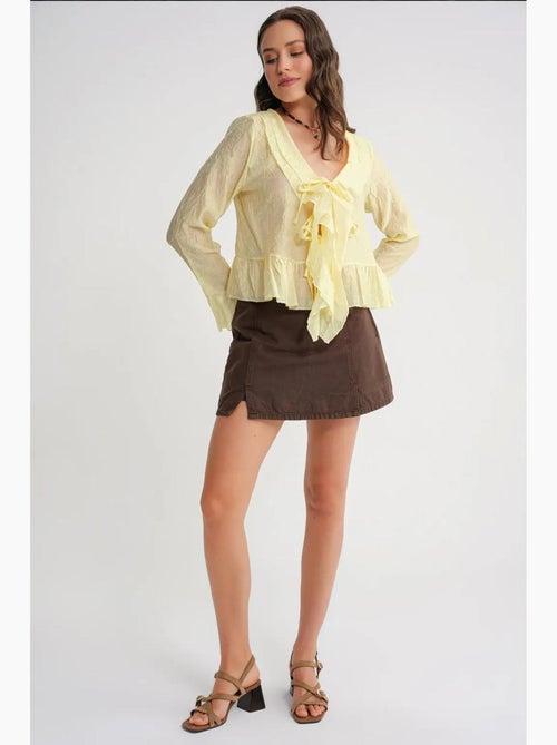 Blusa com decote em v, folhos e laço mixray - Kiabi Blusa com decote em v, folhos e laço mixray - Kiabi