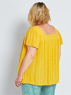 Blusa com decote quadrado - Kiabi