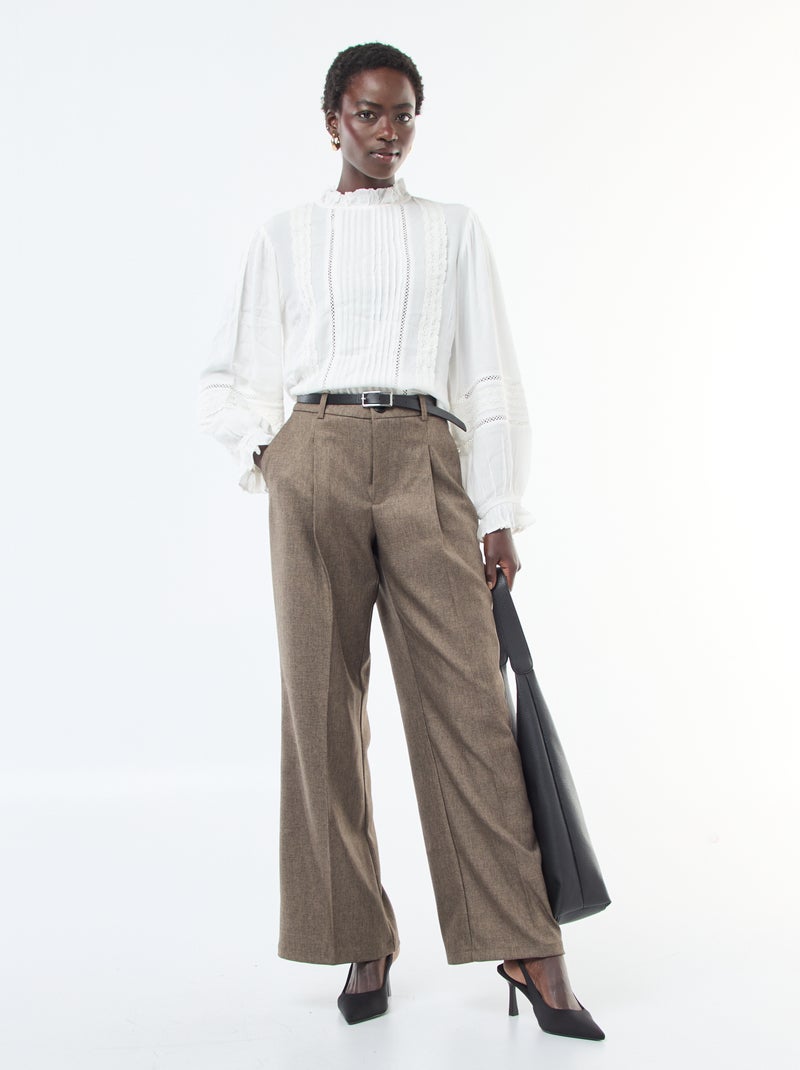 Blusa com detalhes em renda e gola vitoriana Branco - Kiabi