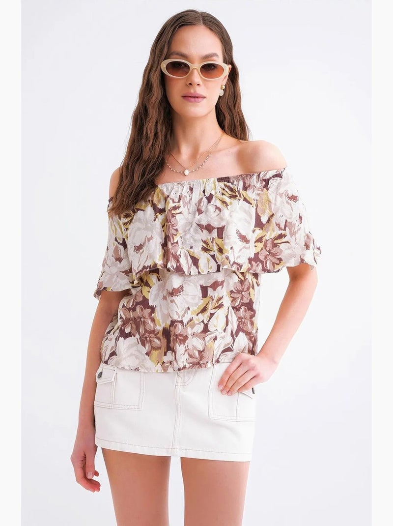Blusa com estampa floral e ombros à mostra mixray Camelo - Kiabi