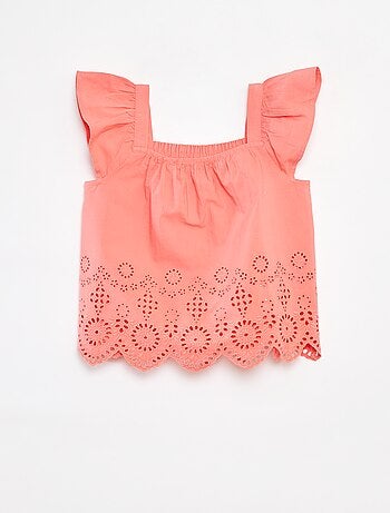 Blusa com favos de mel e bordado inglês