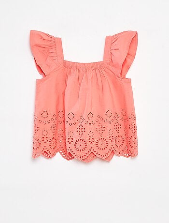 Blusa com favos de mel e bordado inglês