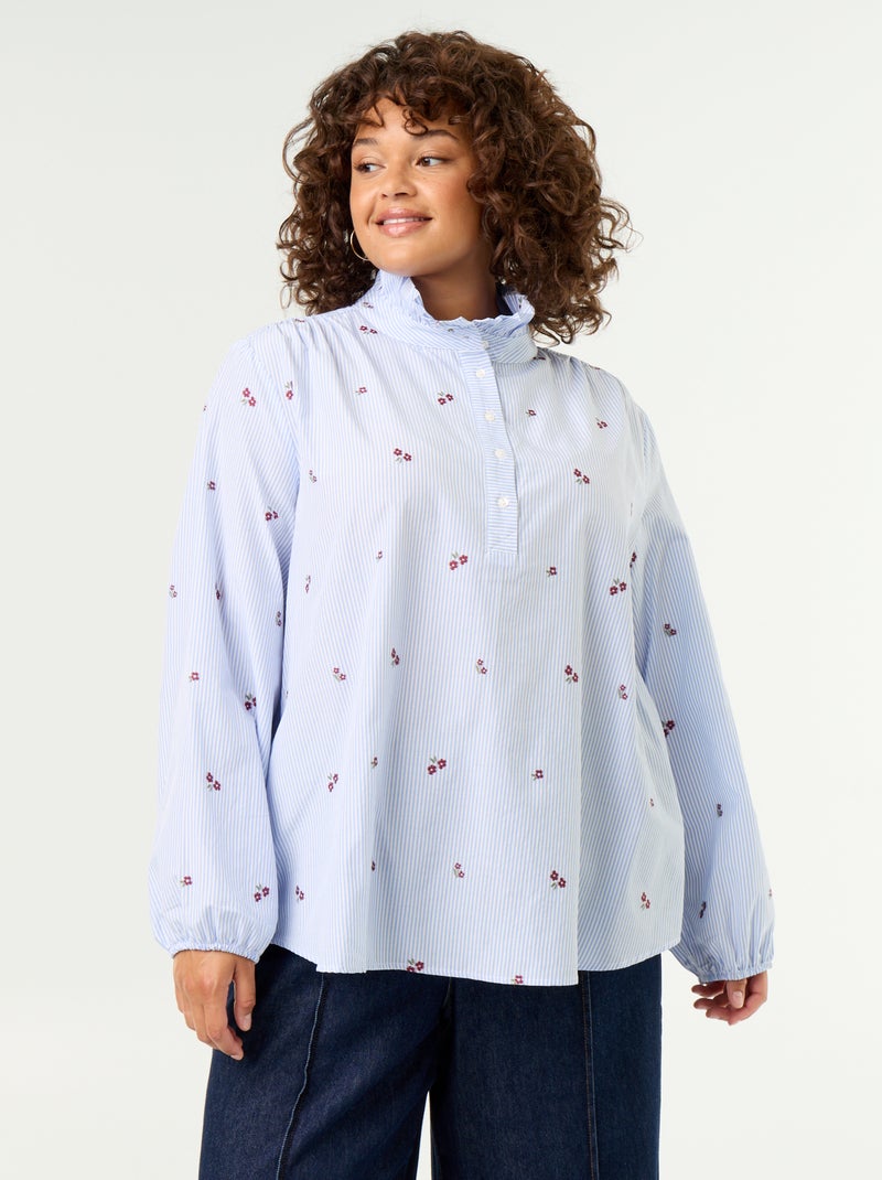 Blusa com flores bordadas e gola alta Azul - Kiabi