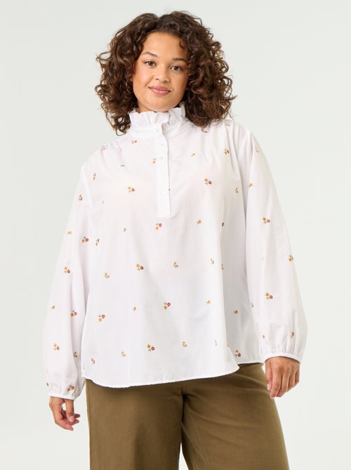 Blusa com flores bordadas e gola alta - Kiabi Blusa com flores bordadas e gola alta - Kiabi