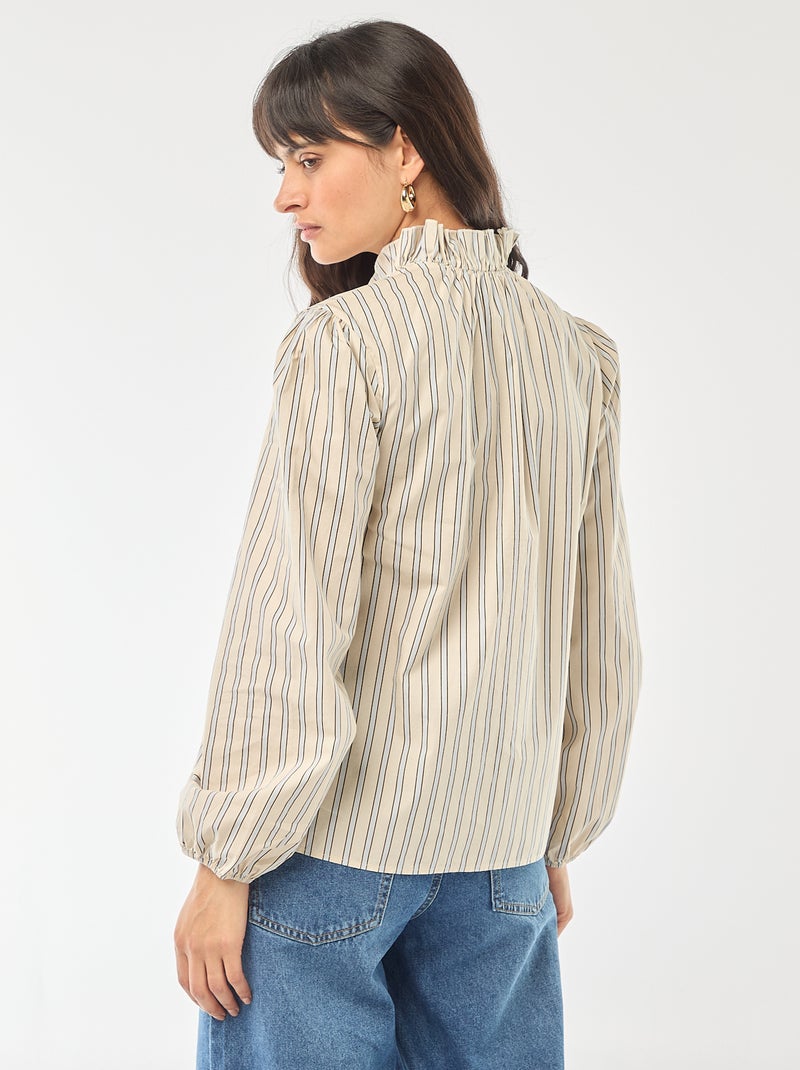 Blusa com folhos na gola e na abertura Branco - Kiabi