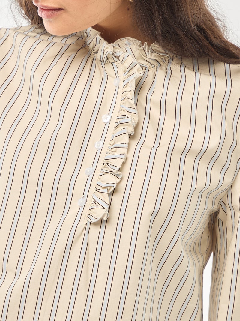 Blusa com folhos na gola e na abertura Branco - Kiabi