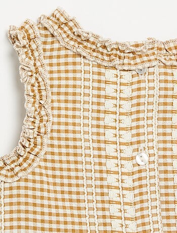 Blusa com folhos nas cavas