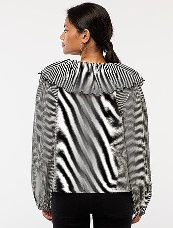 Blusa com gola claudine larga