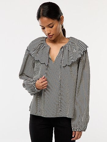 Blusa com gola claudine larga