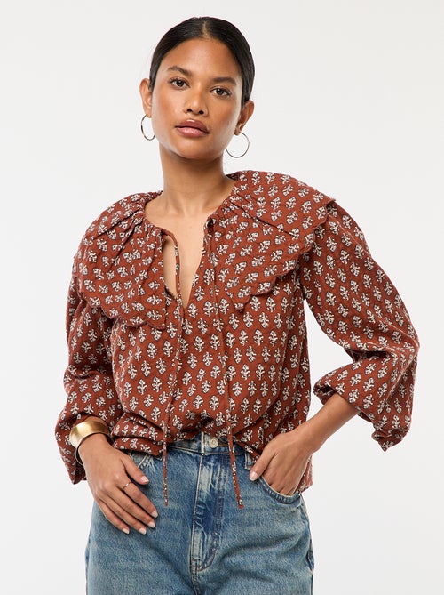 Blusa com gola claudine larga - Kiabi