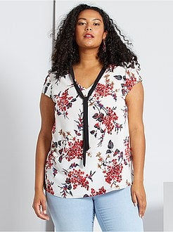 Blusa com gola com laço - Kiabi