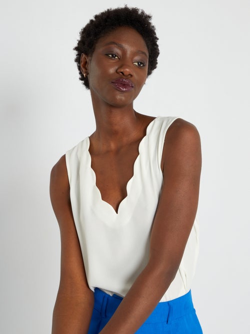 Blusa com gola em bico de fantasia - Kiabi