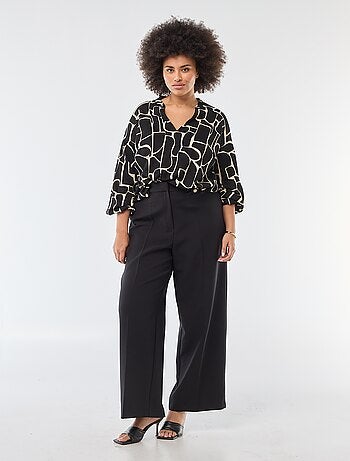 Blusa com Gola em V e Estampa All-Over