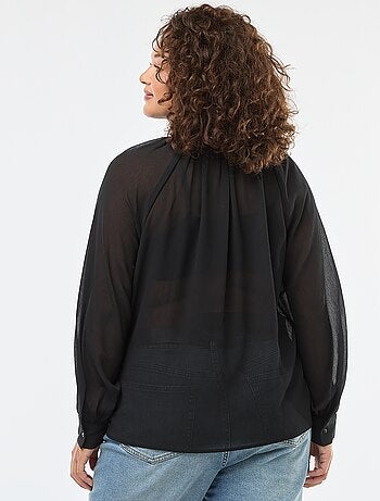 Blusa com gola laço e fitas para atar à frente
