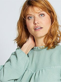 Blusa com gola vitoriana - Kiabi