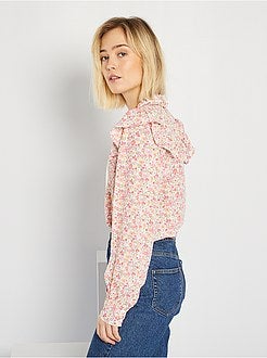 Blusa com gola vitoriana - Kiabi