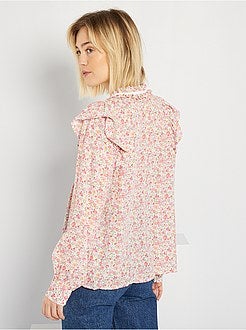 Blusa com gola vitoriana - Kiabi