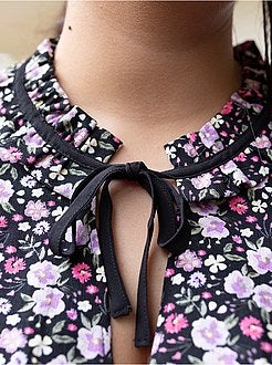 Blusa com gola vitoriana - Kiabi