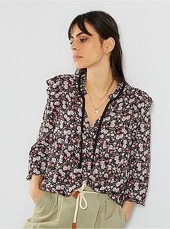 Blusa com gola vitoriana - Kiabi