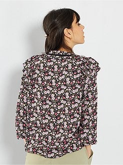 Blusa com gola vitoriana - Kiabi