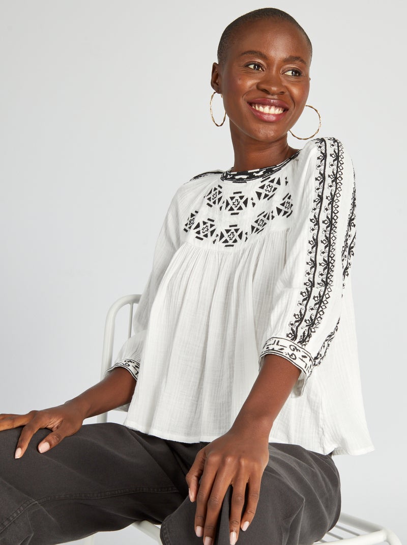 Blusa com mangas de balão, bordado preto BEGE - Kiabi