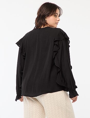 Blusa com ombros e punhos com folhos + atilhos na gola