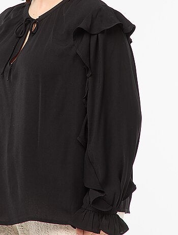 Blusa com ombros e punhos com folhos + atilhos na gola