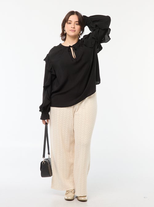 Blusa com ombros e punhos com folhos + atilhos na gola - Kiabi