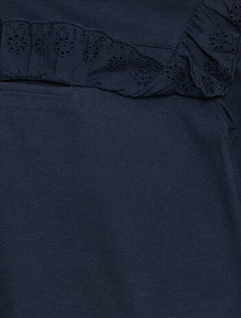 Blusa com peitilho e bordados ingleses - So Easy