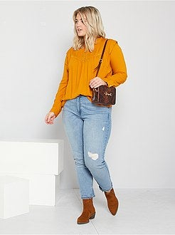 Blusa com pormenor de peitilho - Kiabi