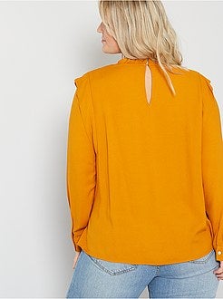 Blusa com pormenor de peitilho - Kiabi