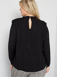 Blusa com pormenor de peitilho - Kiabi