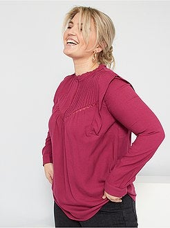 Blusa com pormenor de peitilho - Kiabi