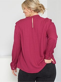 Blusa com pormenor de peitilho - Kiabi